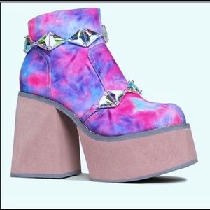 YRU vida chunky sole tie dye festival platform booties